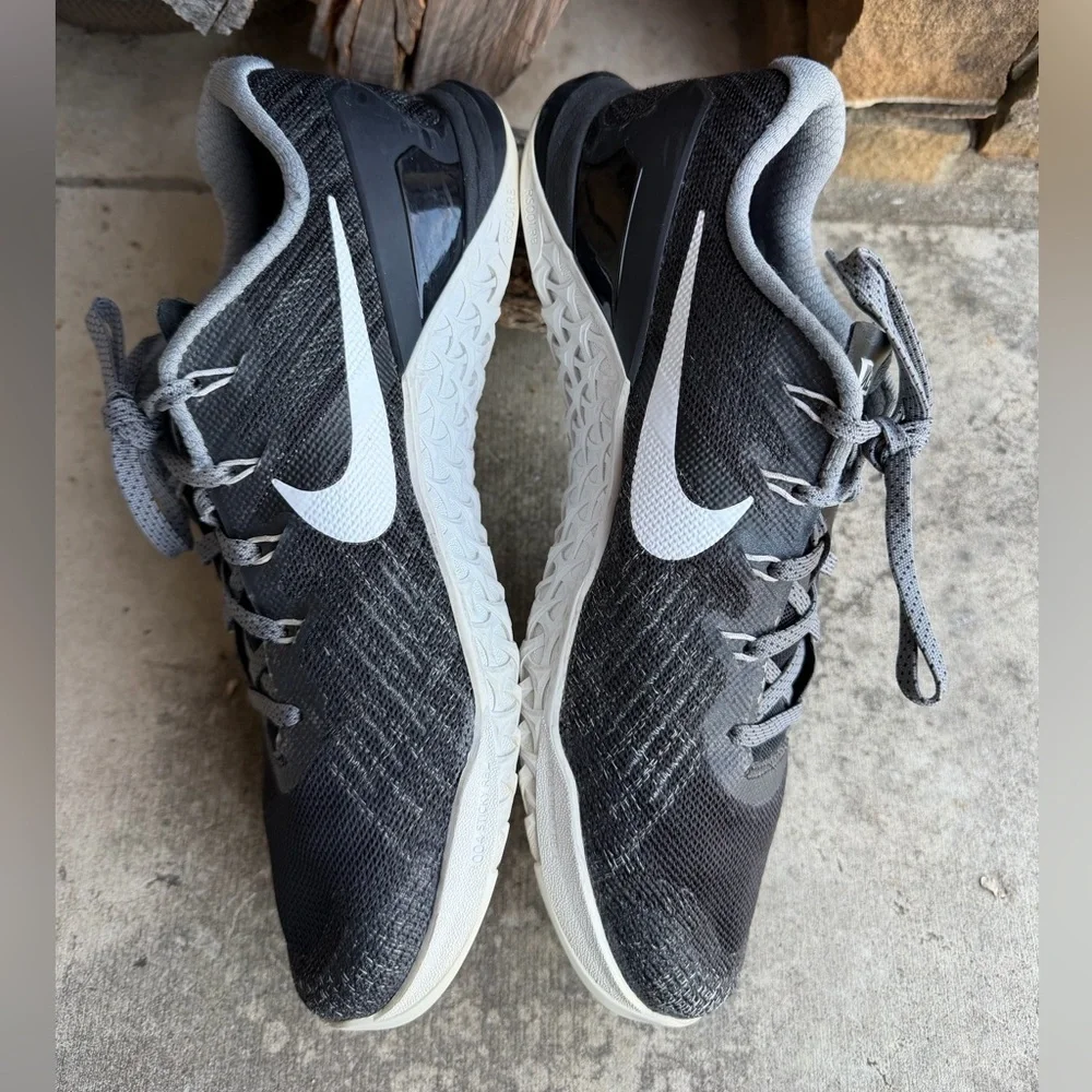 Nike Metcon 3 Training Sneaker Shoes in Black &‎ White Athletic Shoes Sz-9.5. V